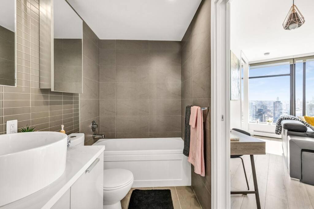 Central Luxury Apartment With Best City Views! Vancouver Ngoại thất bức ảnh